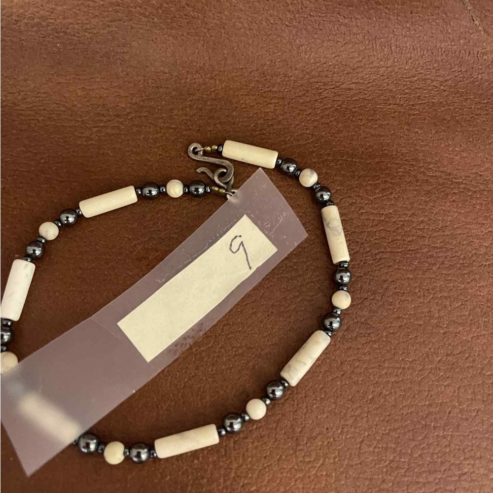 Elegant Beaded Ankle Bracelet in Cream and Silver